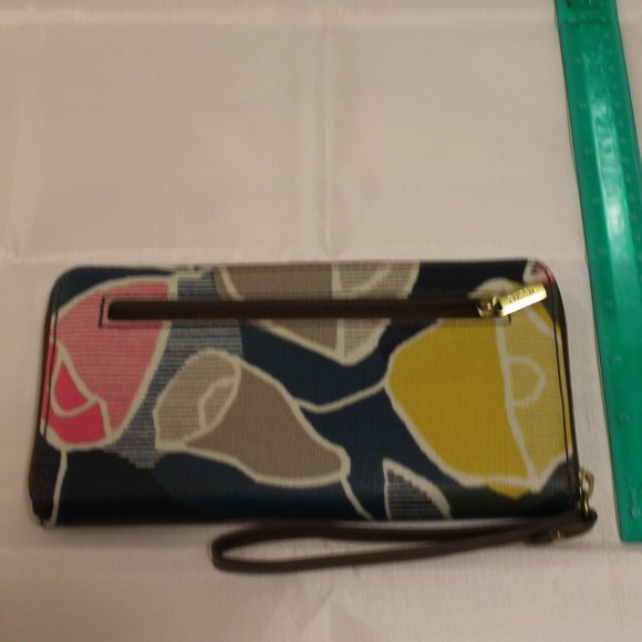 Large Fossil Wallet - Picture 2 of 3